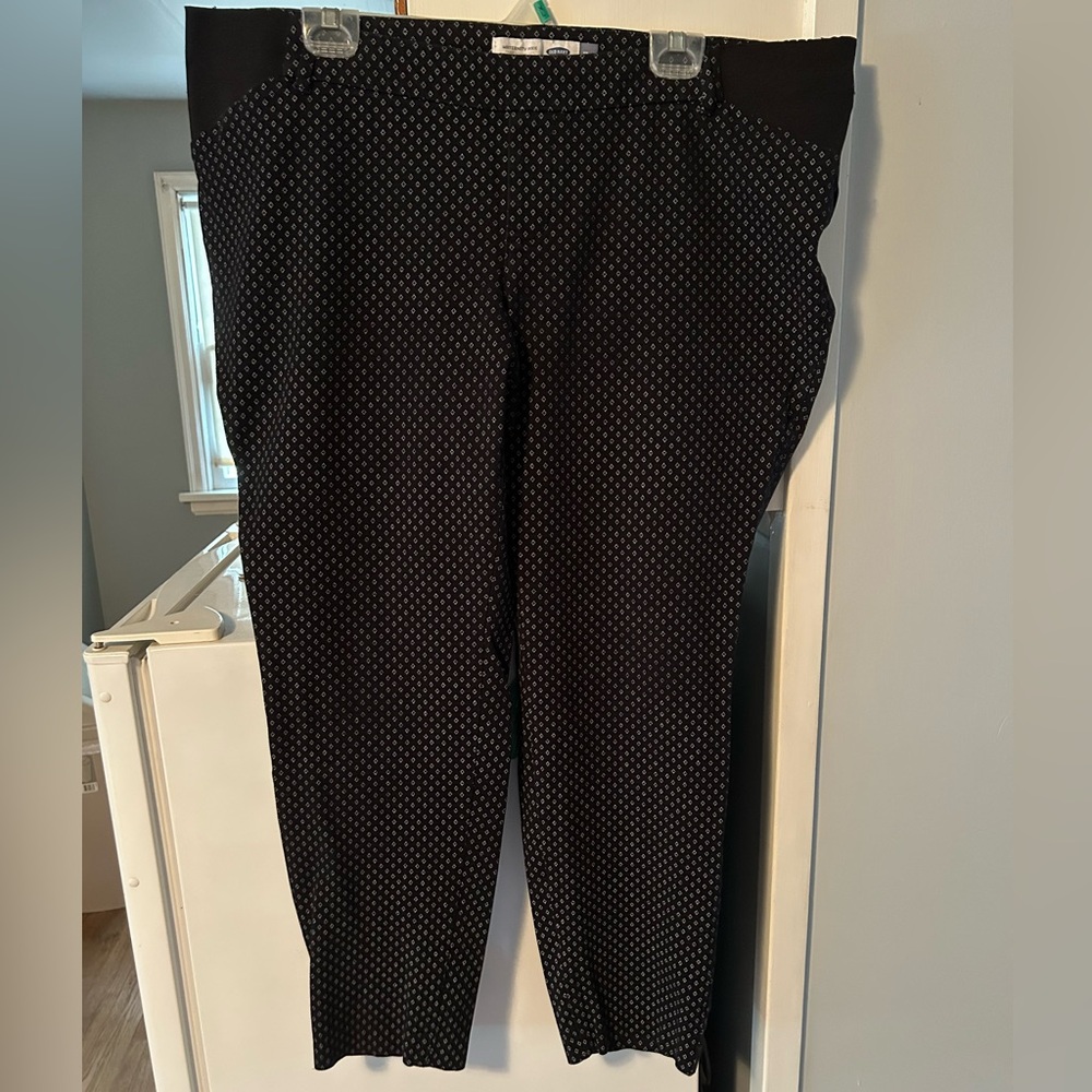 ✨Old Navy Pixie Maternity Pants Size 18